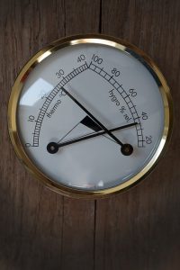 Lire la suite à propos de l’article L’hygromètre, un appareil idéal pour mesure l’humidité atmosphérique